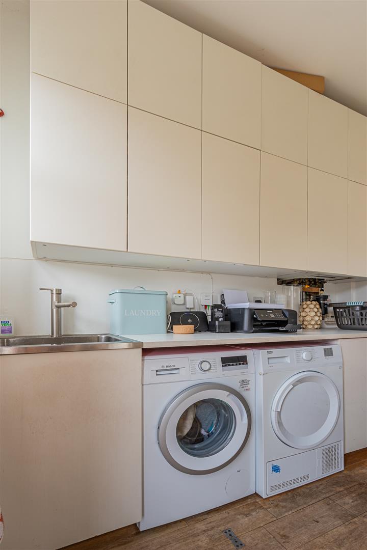 WINCHESTER AVENUE, PENYLAN, CARDIFF Jeffrey Ross Estate Agents